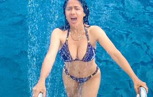 Хайек: Когда семья не позволяет тебе спокойно снять бикини