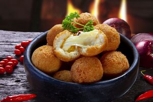 Картопляні кульки із сиром приготувати швидко й нескладно