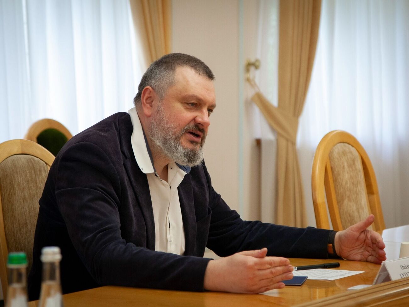 Литвиненко закликає не дати шансу країні-окупанту РФ, тому що до війни в Україні "придивляються" й інші країни, приміряючи на себе роль агресора