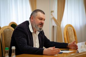 Литвиненко закликає не дати шансу країні-окупанту РФ, тому що до війни в Україні "придивляються" й інші країни, приміряючи на себе роль агресора