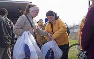 Зазвичай люди звертаються по допомогу на гарячу лінію благодійного фонду Дениса Парамонова, а також через соціальні мережі