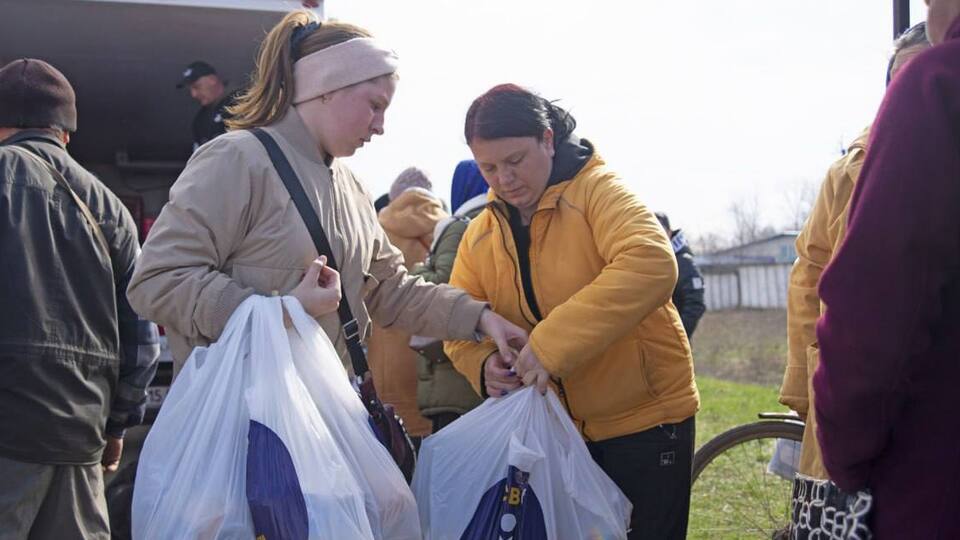 Зазвичай люди звертаються по допомогу на гарячу лінію благодійного фонду Дениса Парамонова, а також через соціальні мережі