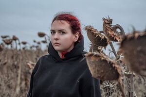 Пташка: Мой муж в Мариуполе в неизвестной могиле лежит. И он не читал Конституции и не искал варианты, как свалить самому и свалить ответственность за свою страну на других