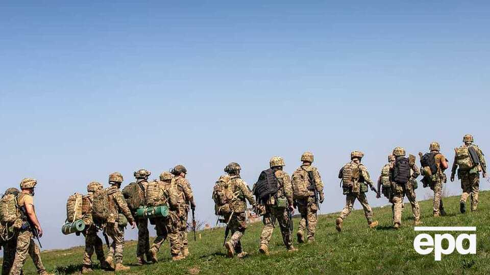 Президент Украины Владимир Зеленский объявил военное положение и всеобщую мобилизацию утром 24 февраля 2022 года, после начала полномасштабного вторжения российских войск в Украину