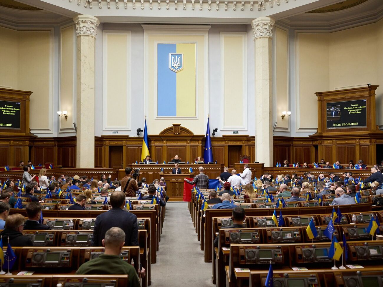 Избранную в 2019 году Раду покинули уже 50 депутатов