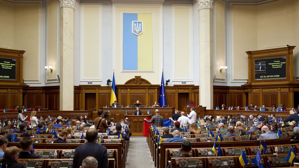 Избранную в 2019 году Раду покинули уже 50 депутатов