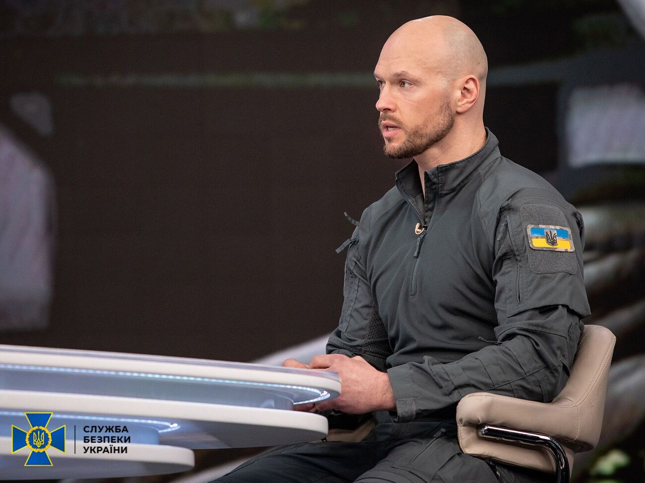 В расследовании говорилось, что вскоре после назначения Витюка на должность главы департамента СБУ его жена начала зарабатывать значительные средства