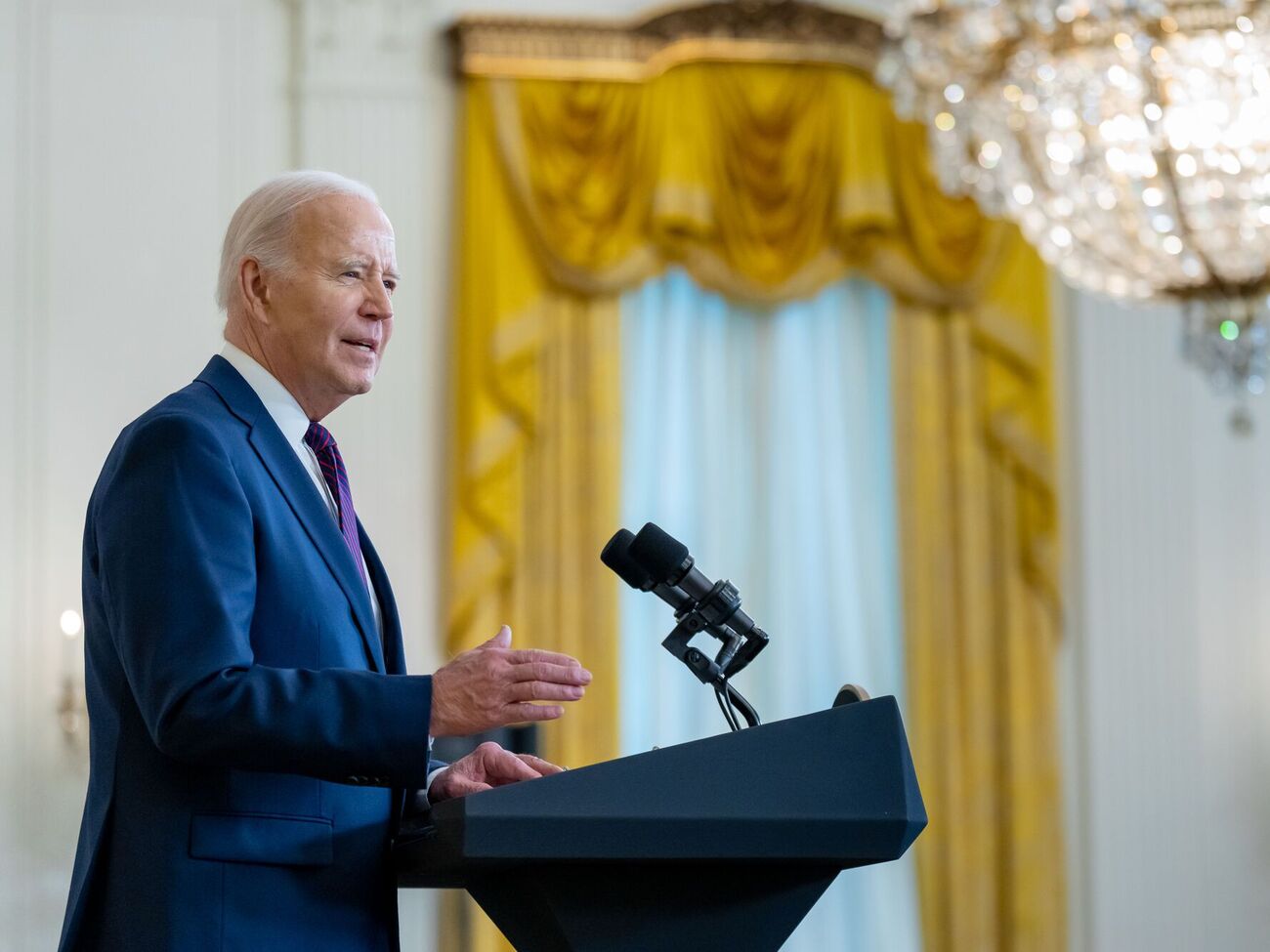 Путін невпинно намагається зламати волю українського народу, але йому це не вдалося, зазначив Байден (на фото) у статті