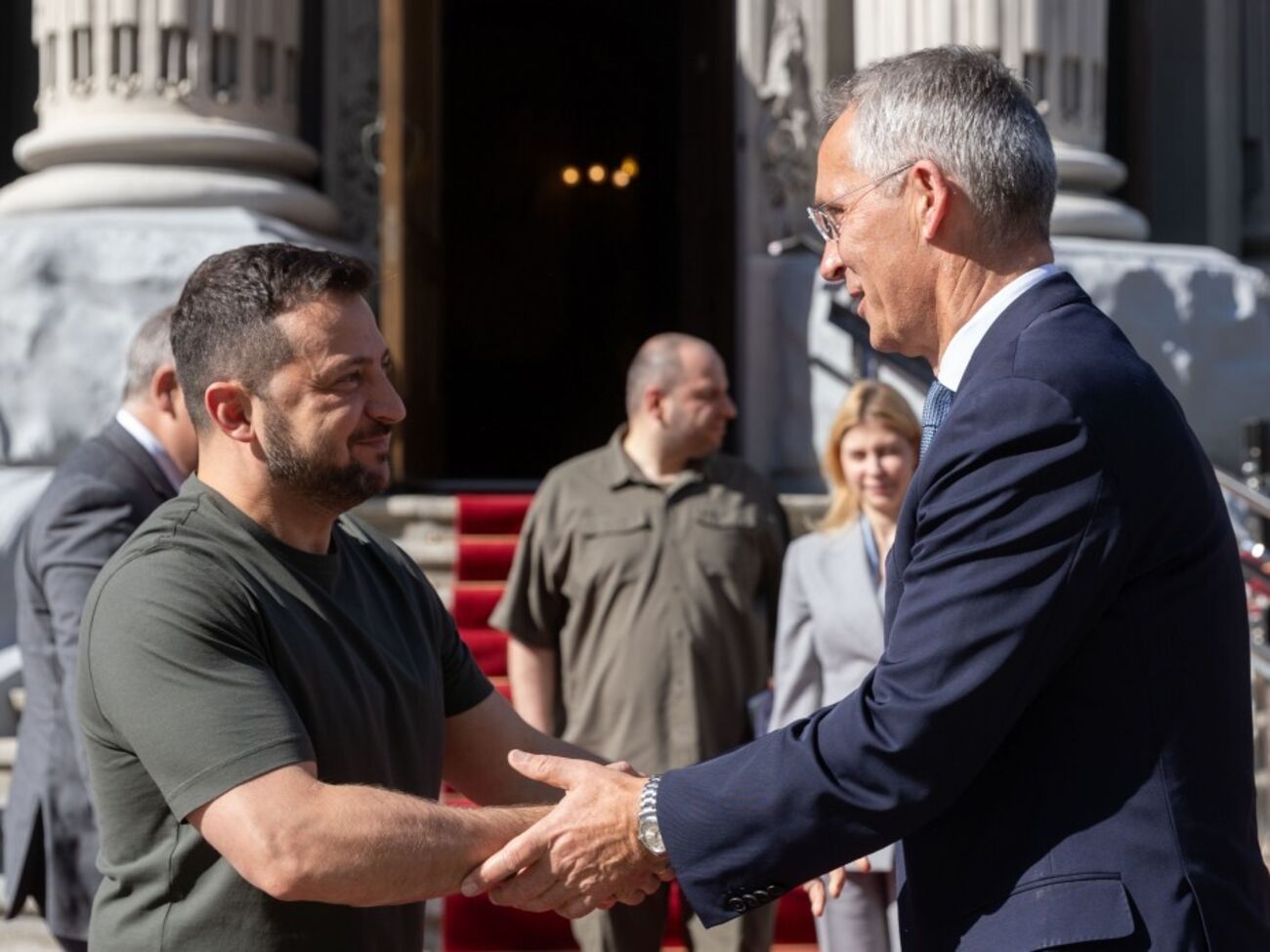 Зеленский поблагодарил Столтенберга за оперативную реакцию на просьбу созвать заседание совета Украина – НАТО