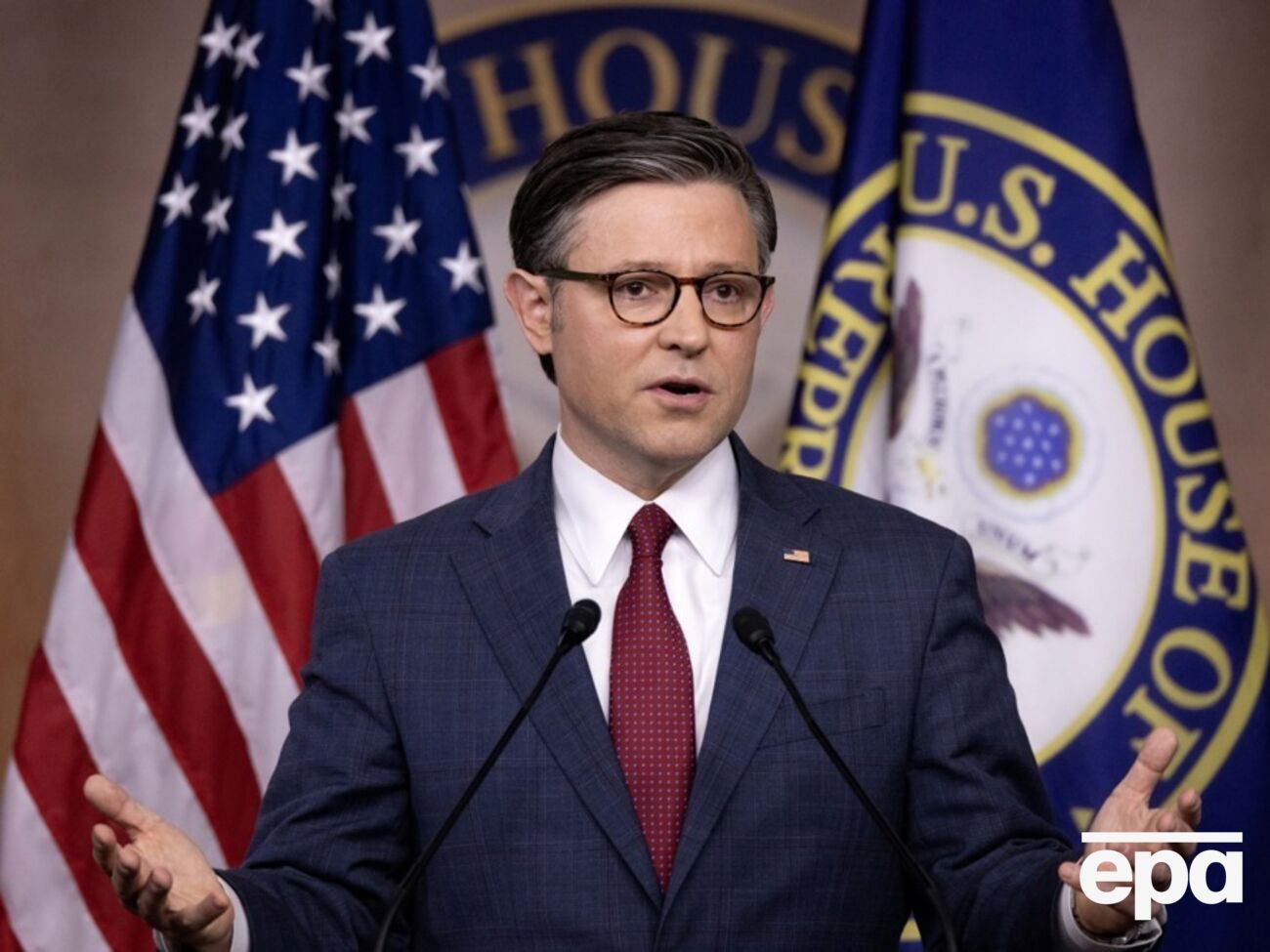 Джонсон оставил в своем законопроекте безвозмездной военную помощь, но хочет, чтобы финансовую Украина получала от США в кредит