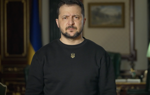 Зеленский заявил, что враг "должен терять"