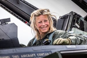 Оллонґрен здійснила політ на одному з F-16, які поповнили авіапарк створеного для навчання українських і румунських пілотів навчального центру в Румунії