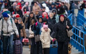 Уехавших от войны в Европу украинцев будет непросто вернуть назад в том числе потому, что власти принимающих стран заинтересованы в них, отмечает Либанова