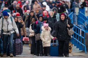 Уехавших от войны в Европу украинцев будет непросто вернуть назад в том числе потому, что власти принимающих стран заинтересованы в них, отмечает Либанова