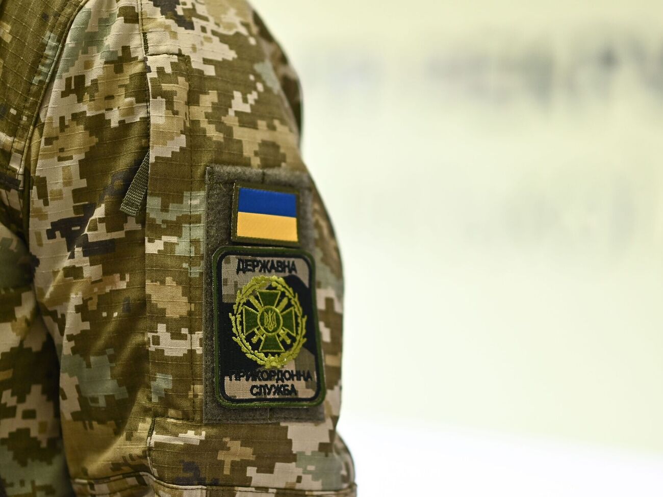 Один из задержанных ударил пограничника в лицо