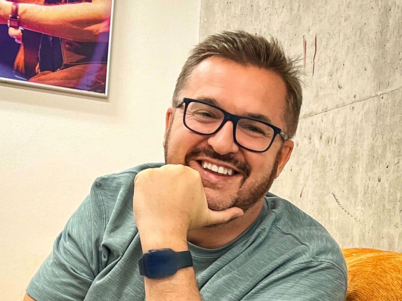 Пономарев о своем питомце: Прада – она была такая, с характером, она могла и цапнуть. А Шаня – нет. Она может зализать только