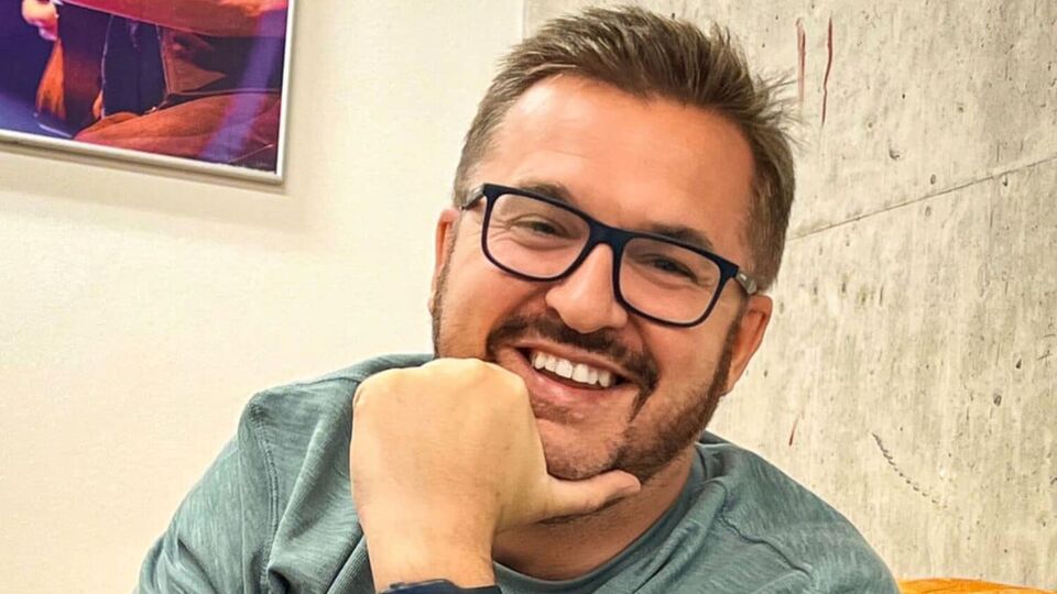 Пономарев о своем питомце: Прада – она была такая, с характером, она могла и цапнуть. А Шаня – нет. Она может зализать только