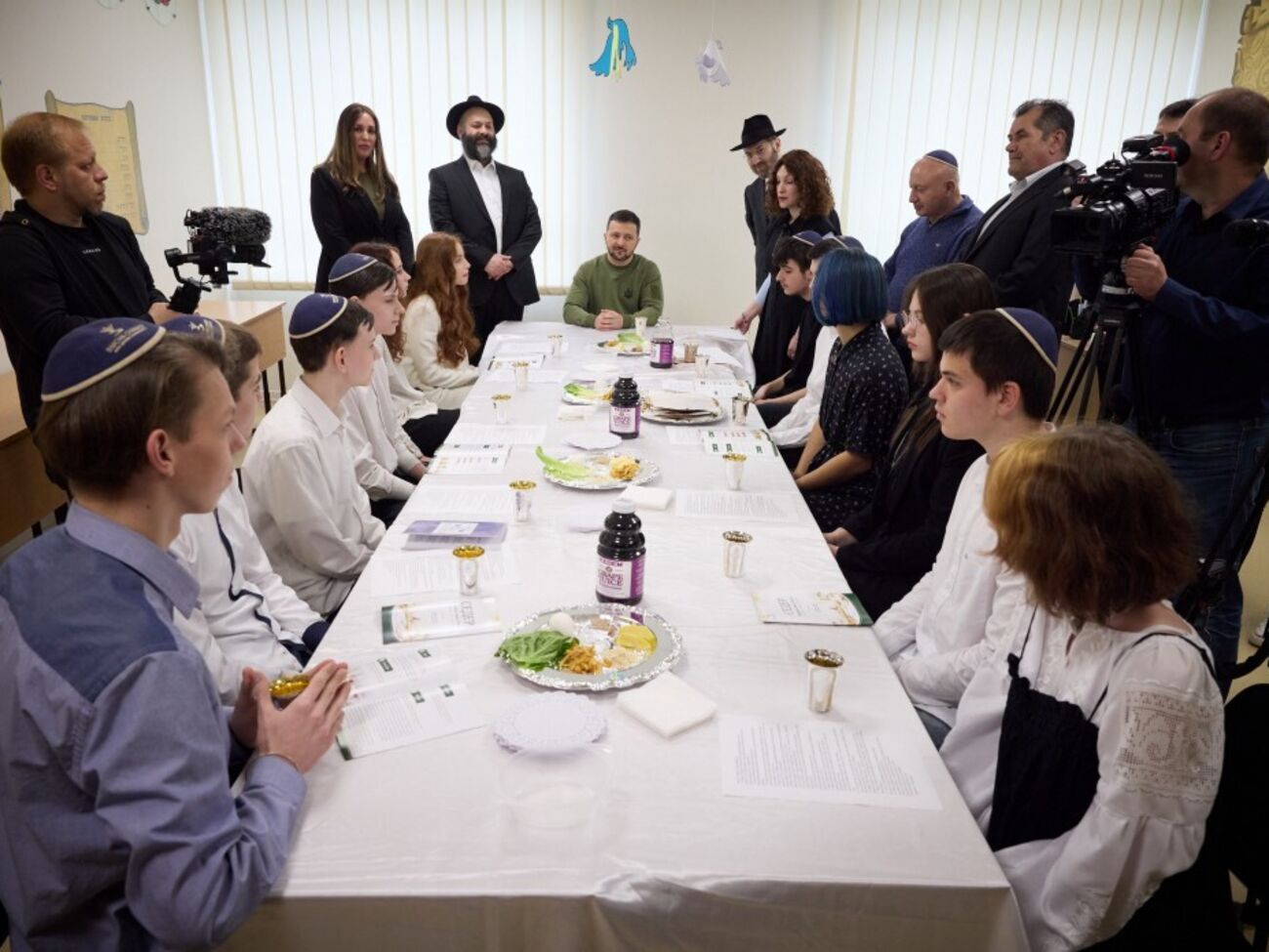 Президент поучаствовал в импровизированном праздновании