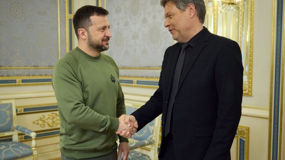Габек (праворуч) приїхав із неанонсованим візитом у Київ 18 квітня і провів зустріч із Зеленським