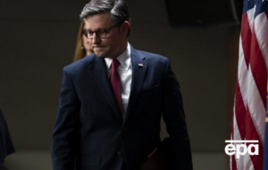 Джонсон заявив, що "готовий ризикнути роботою" задля ухвалення пакету законопроєктів про американську допомогу та питання нацбезпеки