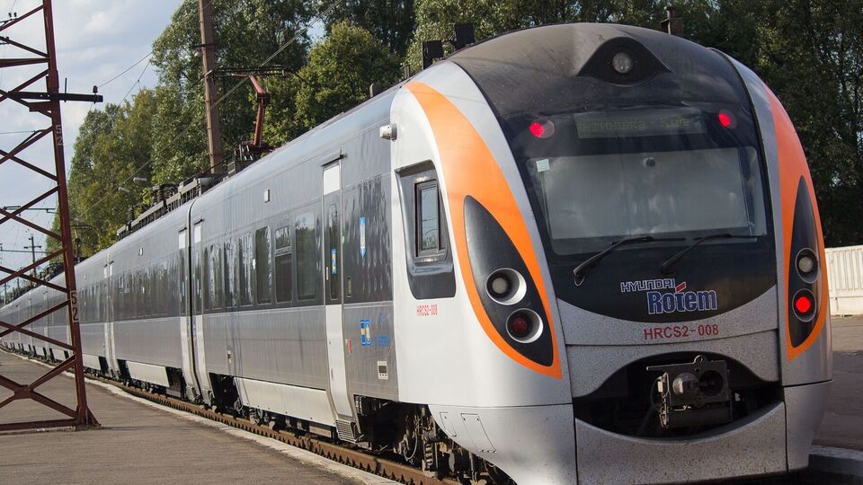 Поезда дальнего сообщения и пригородные не курсируют до станции Днепр