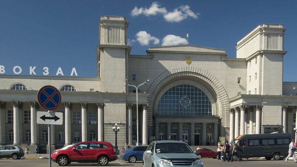 Вокзал Дніпра відновив роботу після атаки РФ