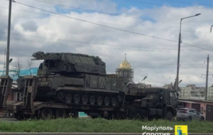 ПВО оккупантов могла сбить два из трех боеприпасов во время удара по Мариуполю 19 апреля, но один попал в цель, заявил Андрющенко