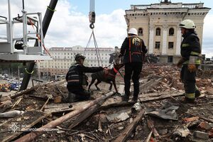 У Дніпрі на місці російського удару триває пошуково-рятувальна операція