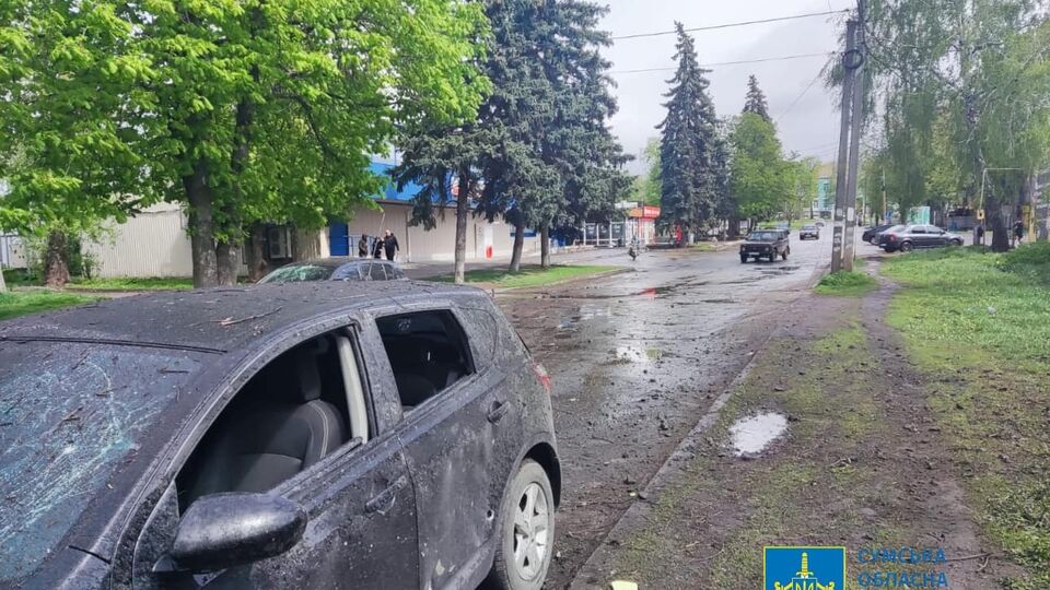 У Білопіллі внаслідок російського обстрілу пошкоджено багатоповерхівку, легкові автомобілі, магазини й аптеку, зазначили у прокуратурі