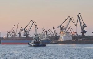 Несколько российских ракет попали в портовые сооружения, не только украинские, но и сингапурские, отметил Зеленский 19 апреля