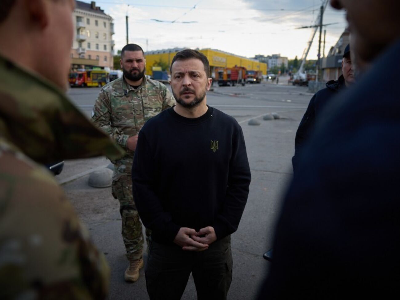 Зеленский подвел итоги дня 19 апреля в вечернем обращении, заявив, что российские удары привели к ранениям и гибели мирных украинцев в нескольких городах