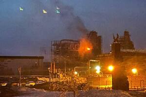 За попередніми даними, дрон влучив в одну з установок нафтозаводу
