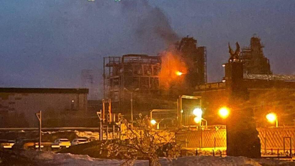 По предварительным данным, дрон попал в одну из установок нефтезавода