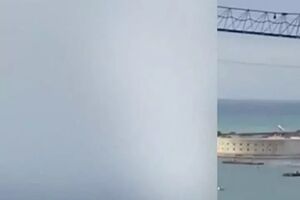 Уночі севастопольці повідомляли про вибухи