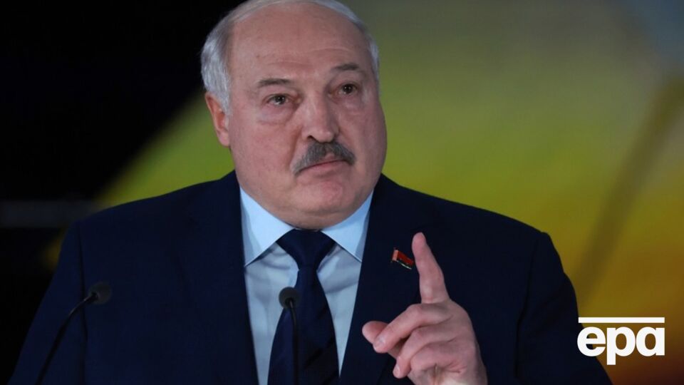 Лукашенко заявил, что Беларусь никому не угрожает, а к войне готовится, потому что хочет мира