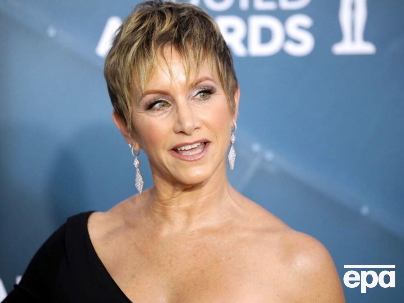 Картерис: Я здесь, чтобы обратиться к украинскому народу. Я хочу, чтобы вы знали, что вы не одни