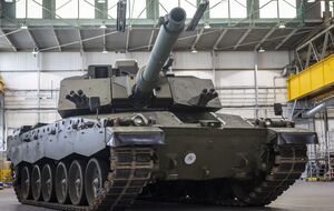 По словам министра обороны, это первый построенный в Британии танк за 22 года