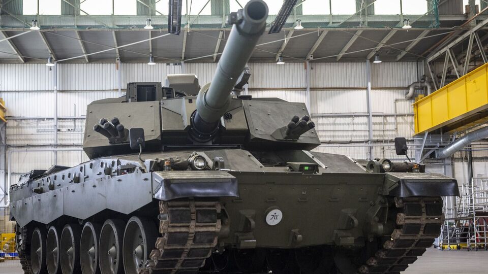 По словам министра обороны, это первый построенный в Британии танк за 22 года