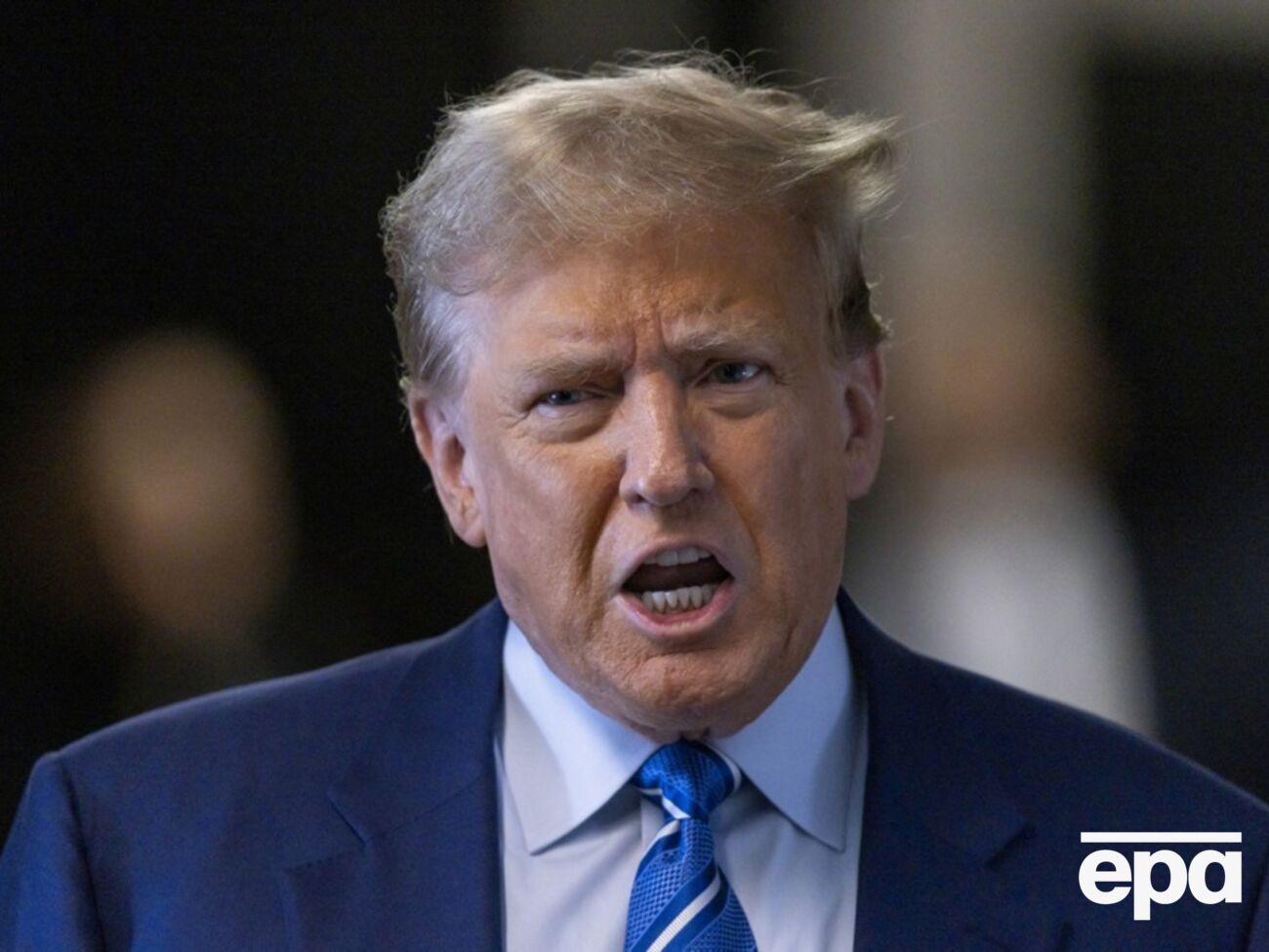 Трамп фактично пом'якшив свою опозицію допомоги Україні в останні дні, промовчавши в день голосування і відмовившись від тиску на республіканців, зазначила NYT