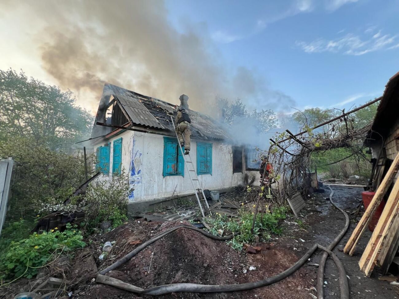 Всего за сутки россияне 14 раз обстреляли населенные пункты Донецкой области