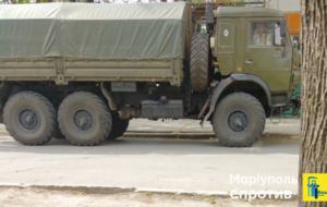 Российскую технику расставили по обычным городским дворам после прилета по российской базе на ММК им. Ильича