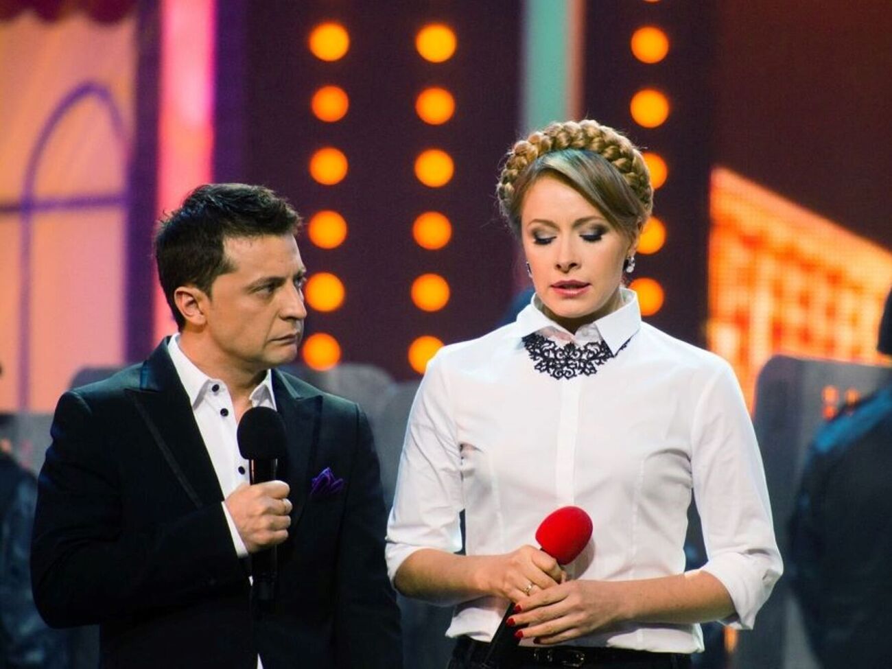 Кравец до избрания Зеленского президентом Украины в 2019 году играла роль его супруги в постановках студии "Квартал 95"