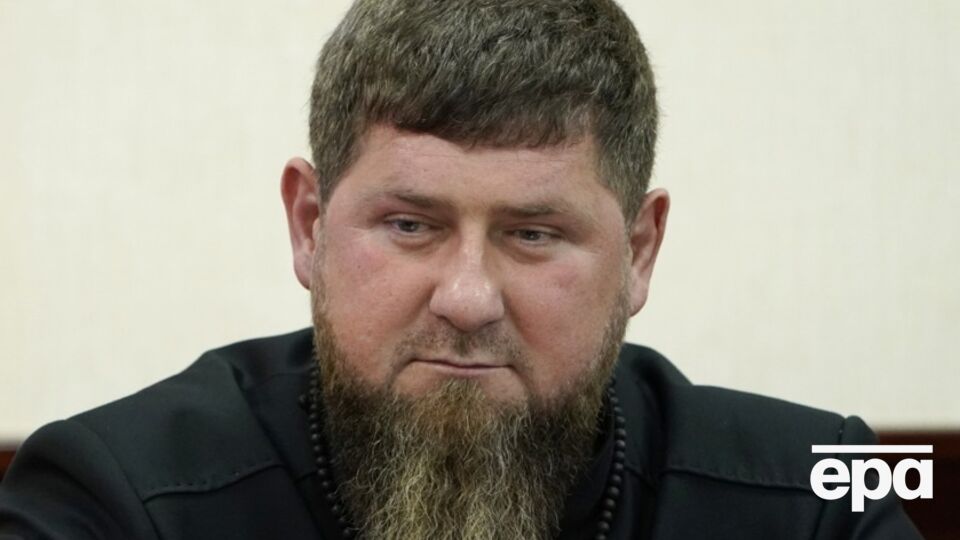 Стан здоров'я Кадирова змусив Кремль форсувати пошуки наступника для нього, пише "Новая газета Европа"