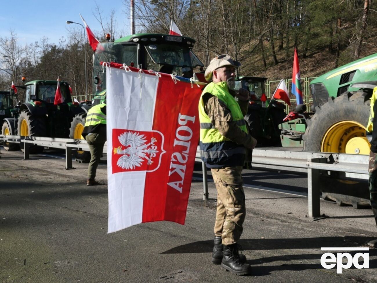 Границу из Украины польские протестующие периодически блокировали для грузовиков с осени 2023 года
