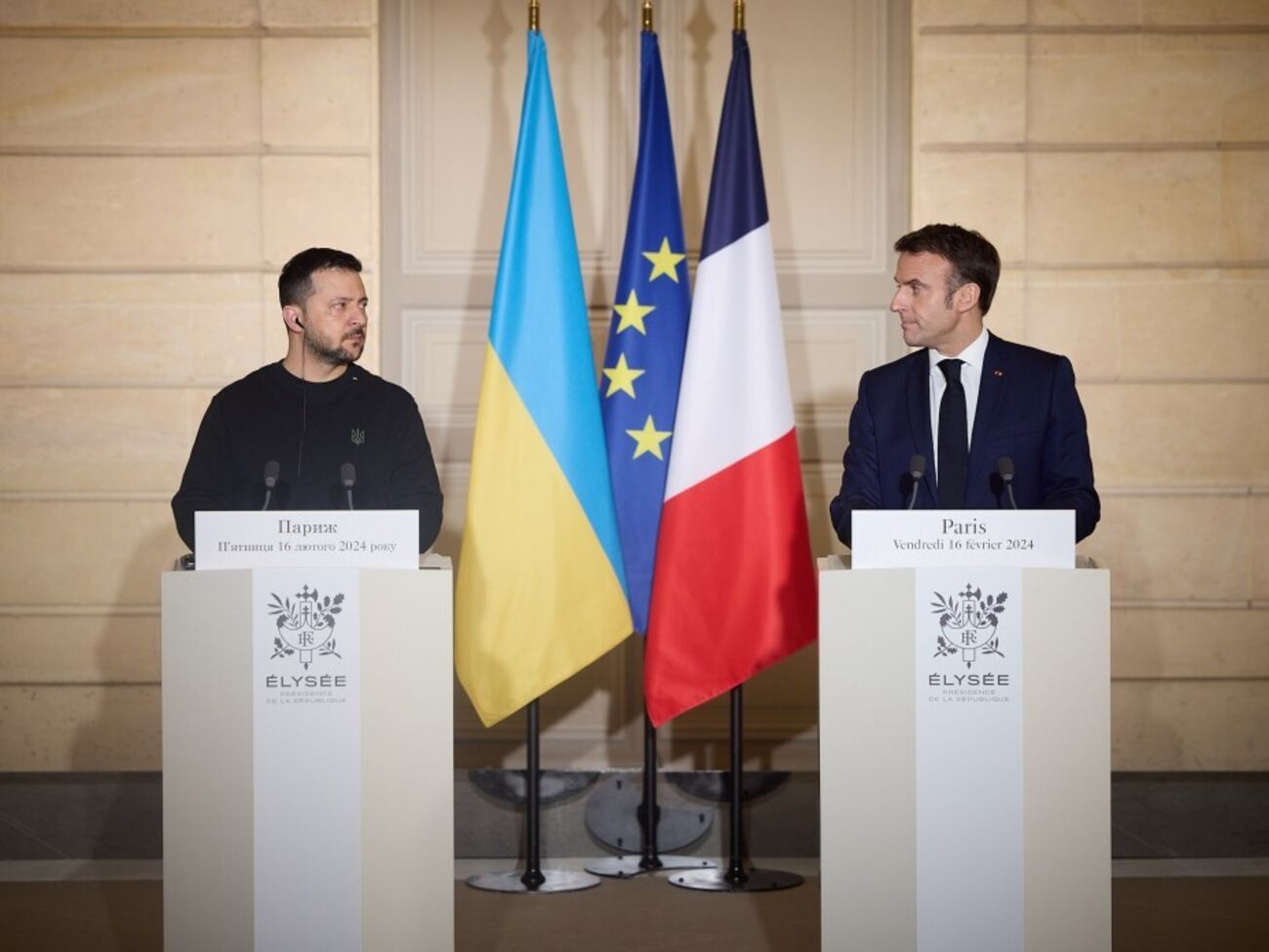 Зеленський заявив, що будь-який формат перемир'я з РФ є брехнею, і Макрон "це знає"