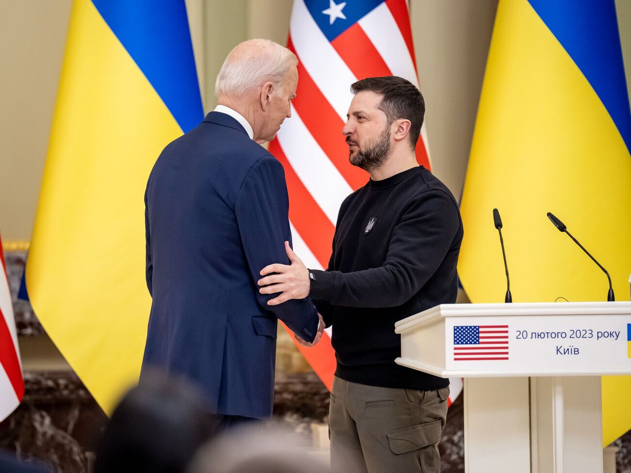 Байден і Зеленський провели телефонну розмову за підсумками голосування законопроєкту з допомогою Україні в Палаті представників США