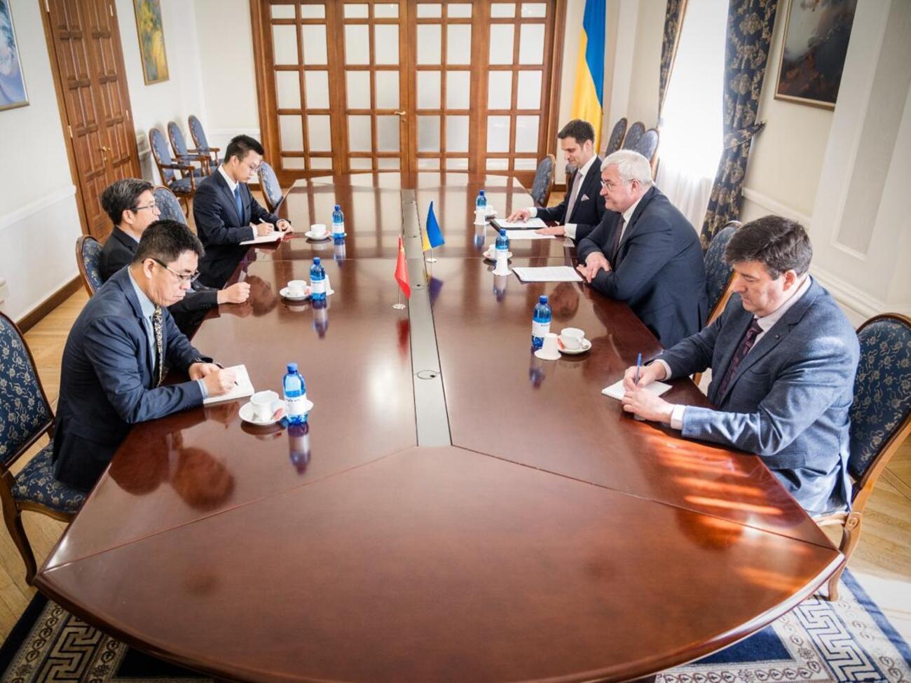 Замглавы МИД Украины Сибига встретился с послом Китая Фань Сяньжунем