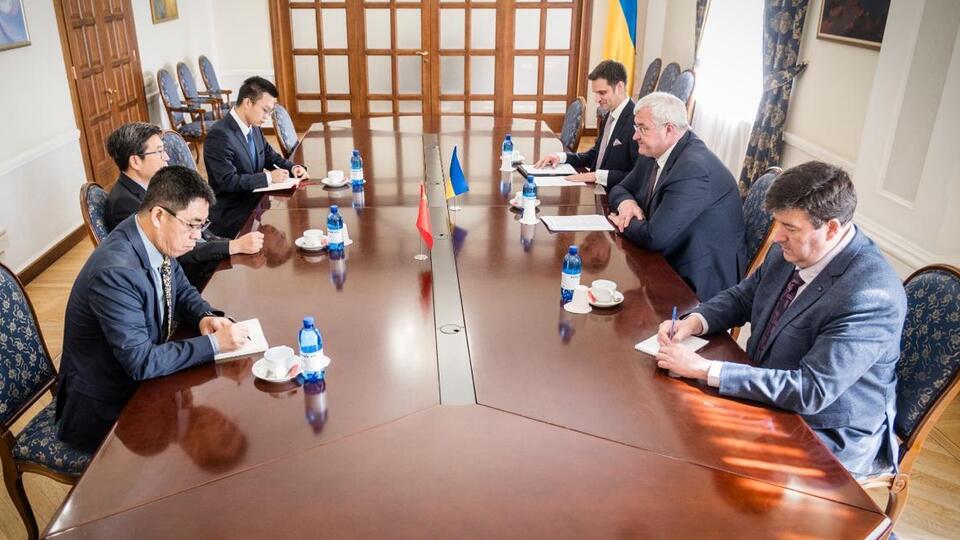 Заступник глави МЗС України Сибіга зустрівся з послом Китаю Фань Сяньжунем