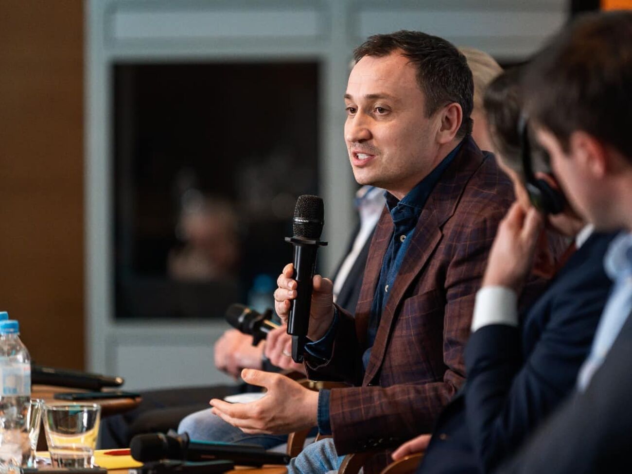 По словам министра, подозрение не касается его работы в министерстве