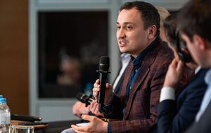 По словам министра, подозрение не касается его работы в министерстве